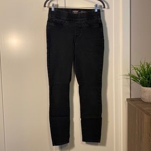 Levi’s Totally Shaping Pull-On Skinny Black Jean